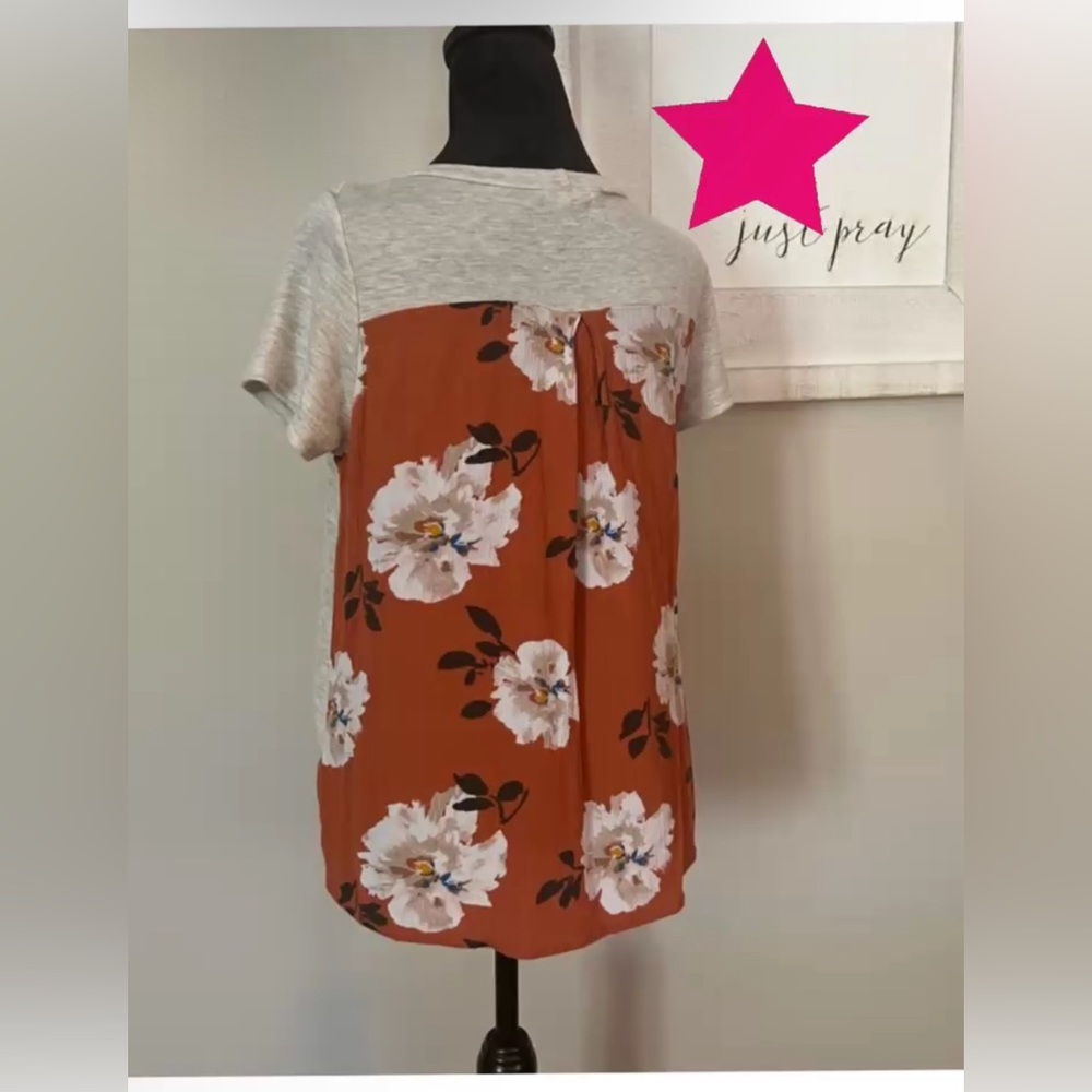Dressy StitchFix tee, size M
